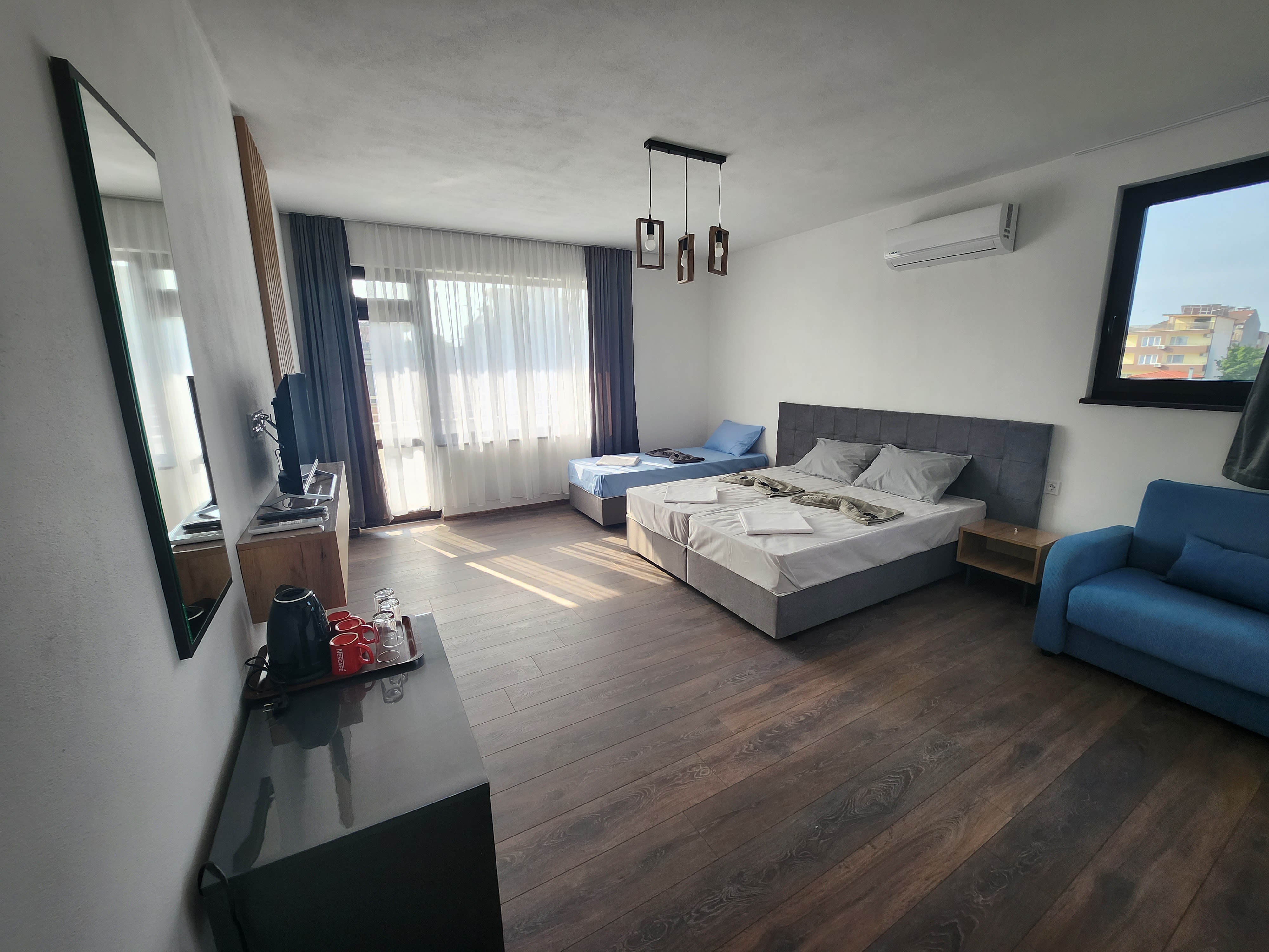 Стая 303 - снимка 1