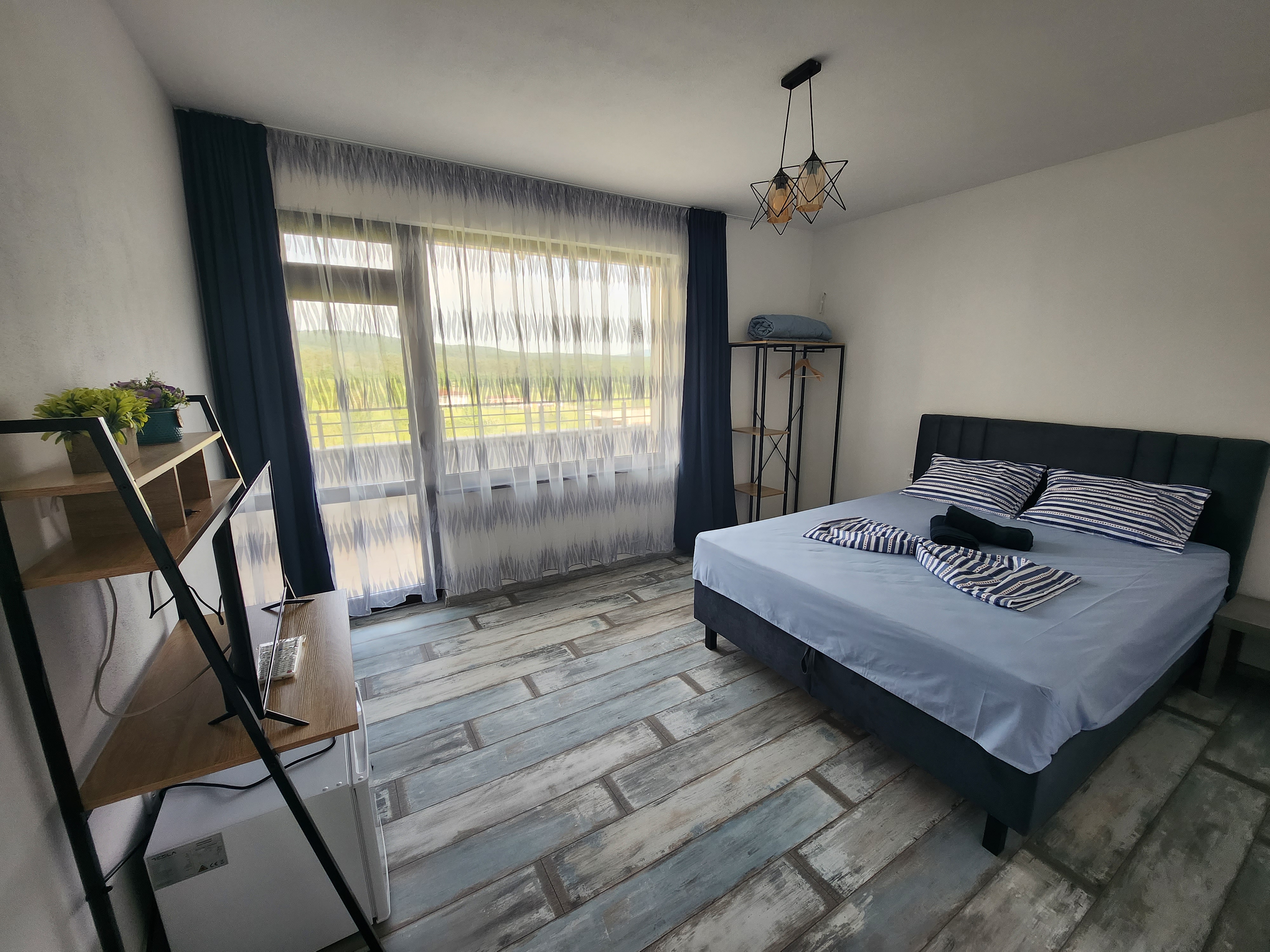 Стая 304 - снимка 1